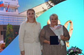 Коллектив Центра поздравляет коллег с заслуженной наградой!